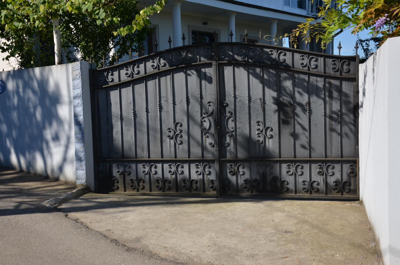 Tj Guest House Makhinjauri Exterior photo